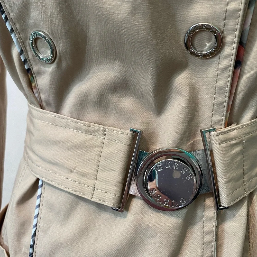 Classic Guess Belted Trench Coat size Double breasted with snap buttons.Size XS